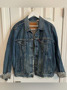 Levi’s Denim Trucker Jacket Distressed